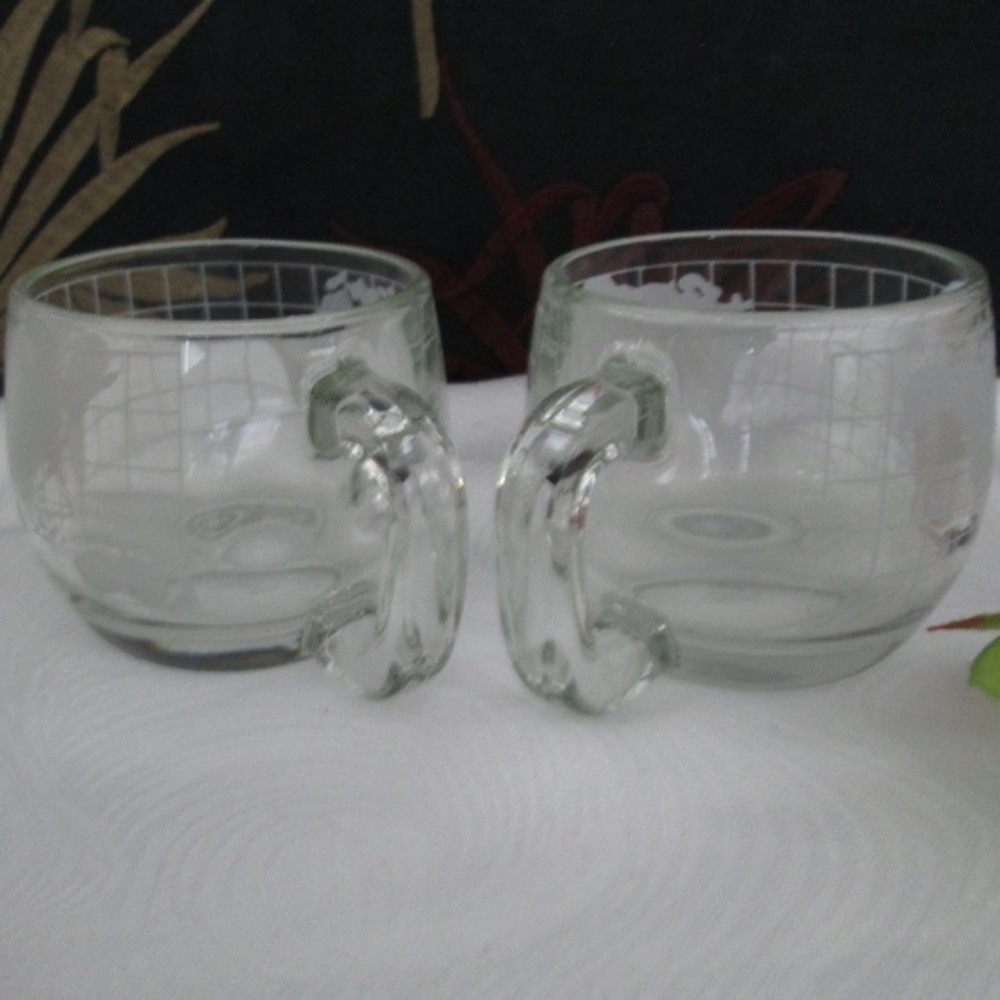 2pc VNTG Nestle Nescafe World Map Globe Clear Mugs